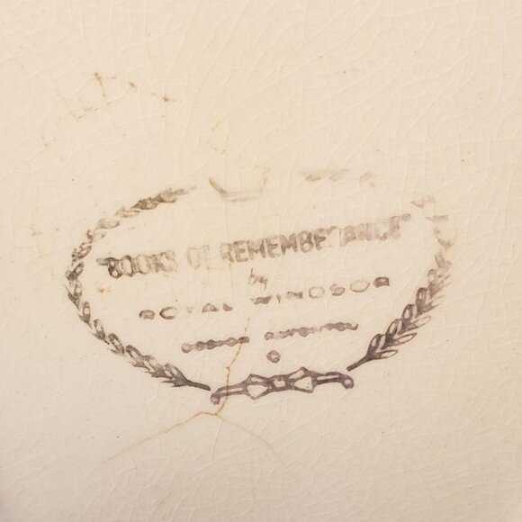 Vintage 50s Books of Remembrance Vase with Baby - Picture 6 of 7